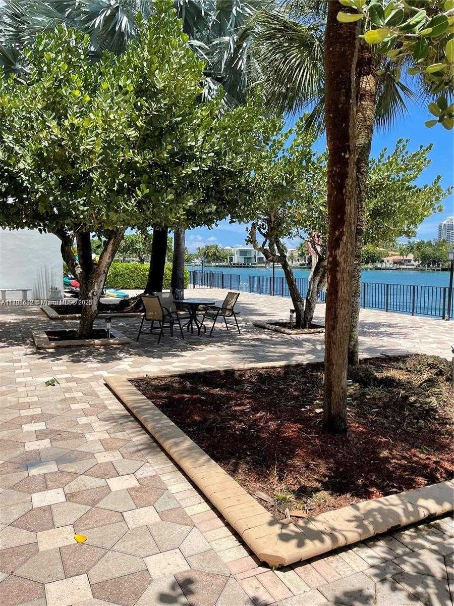 Small Image of 10101 EAST BAY HARBOR DR #405, Bay Harbor Islands Number 27