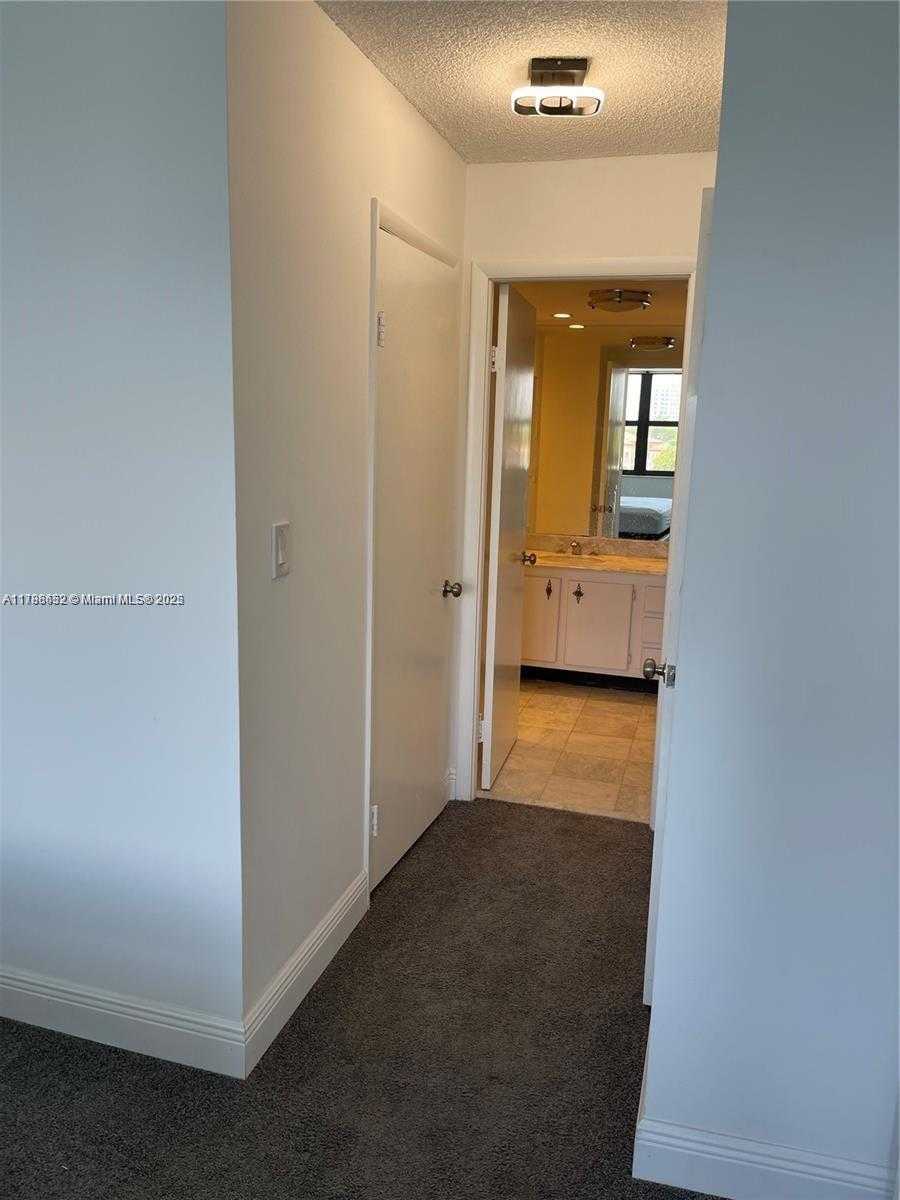 Small Image of 10101 EAST BAY HARBOR DR #405, Bay Harbor Islands Number 6