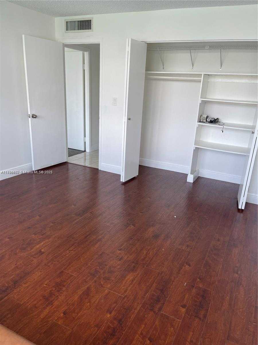 Small Image of 10101 EAST BAY HARBOR DR #405, Bay Harbor Islands Number 7