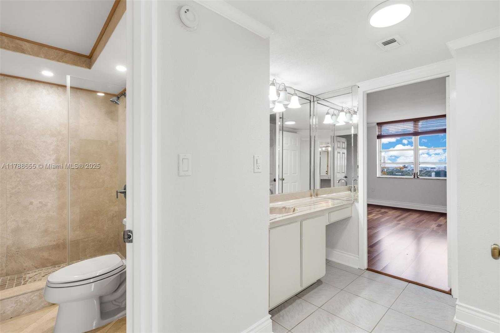 Small Image of 2333 BRICKELL AVE #1717, Miami Number 14