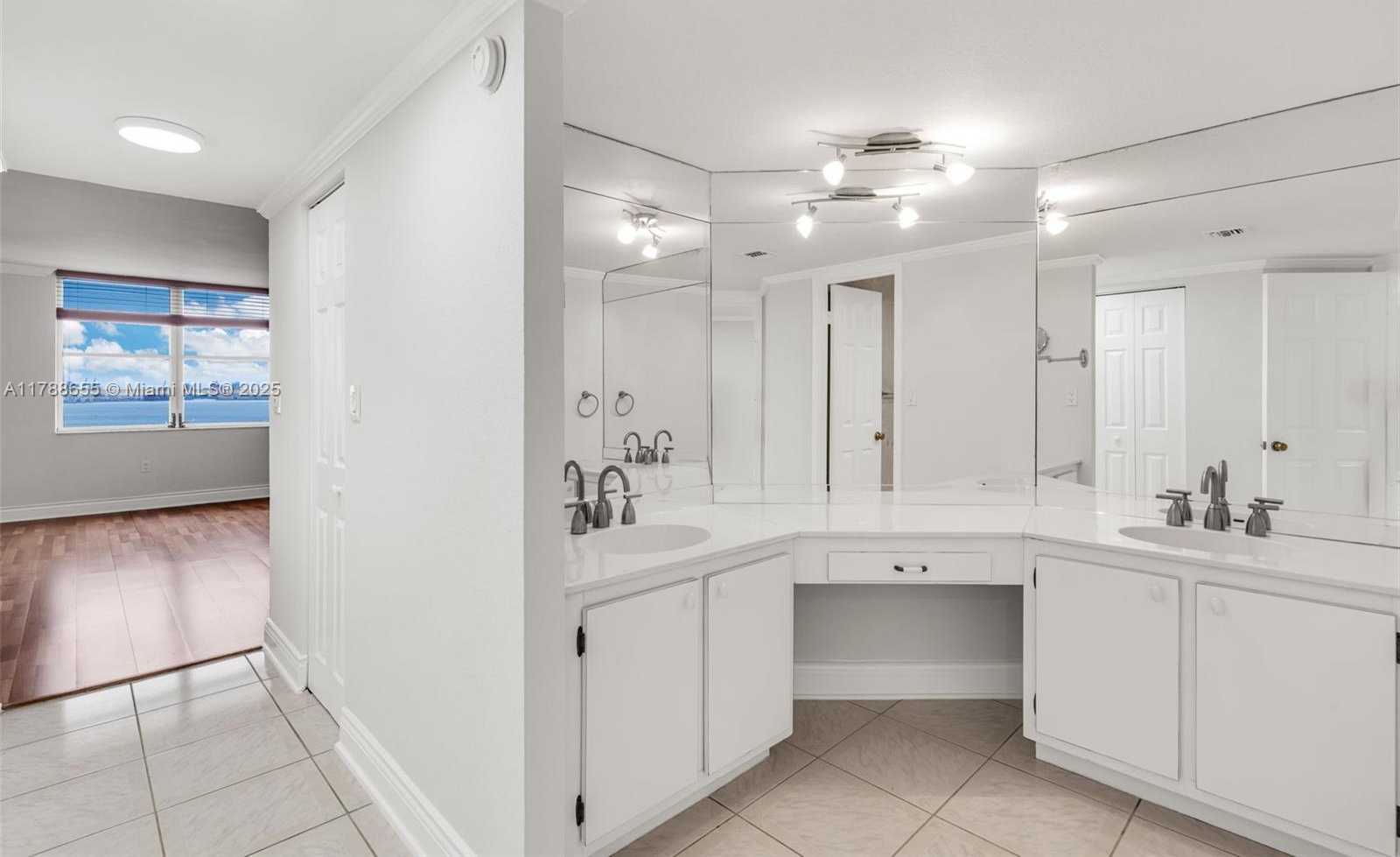 Small Image of 2333 BRICKELL AVE #1717, Miami Number 16