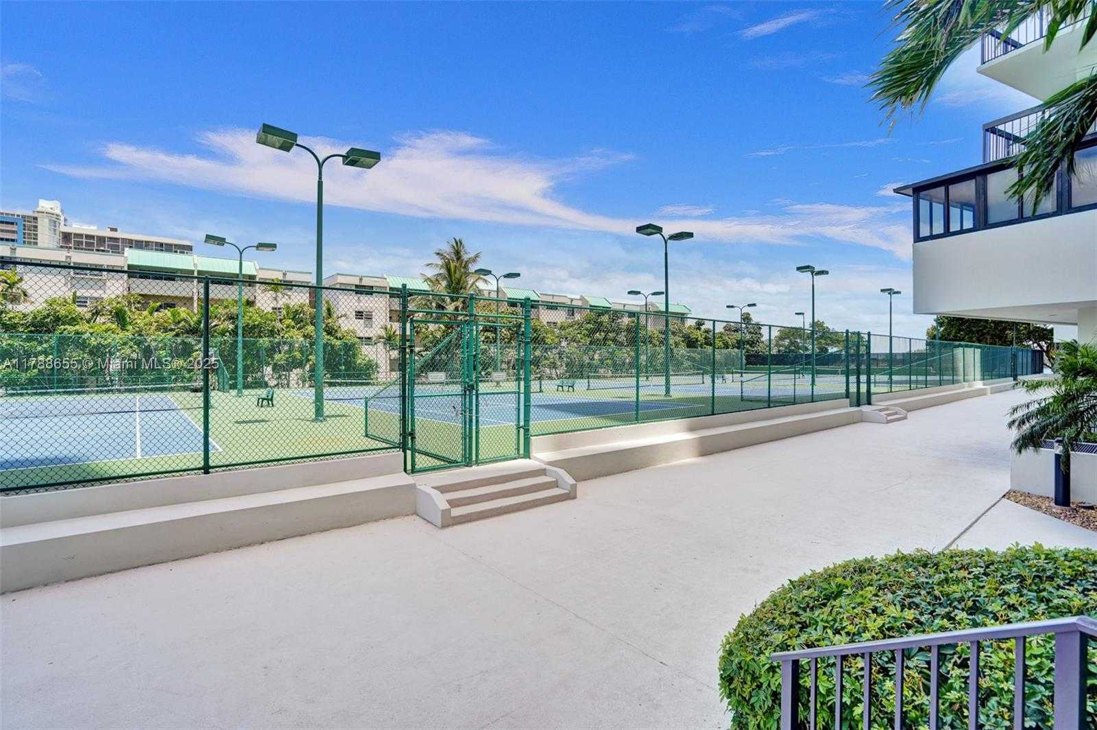 Small Image of 2333 BRICKELL AVE #1717, Miami Number 22
