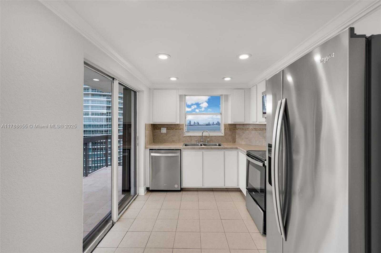 Small Image of 2333 BRICKELL AVE #1717, Miami Number 3