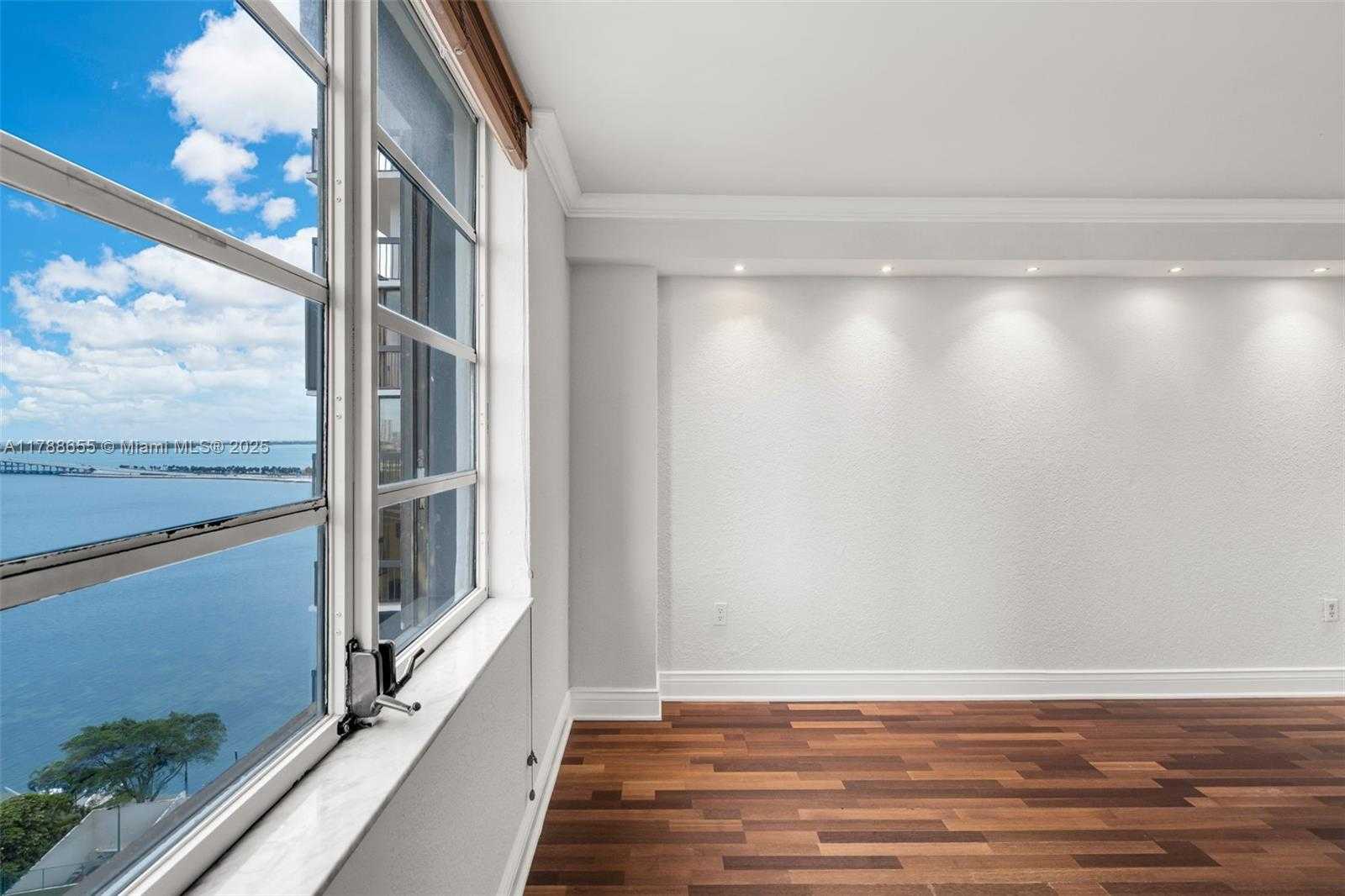 Small Image of 2333 BRICKELL AVE #1717, Miami Number 7
