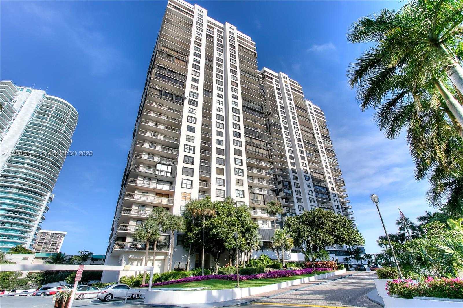 Small Image of 2333 BRICKELL AVE #1717, Miami Number 8