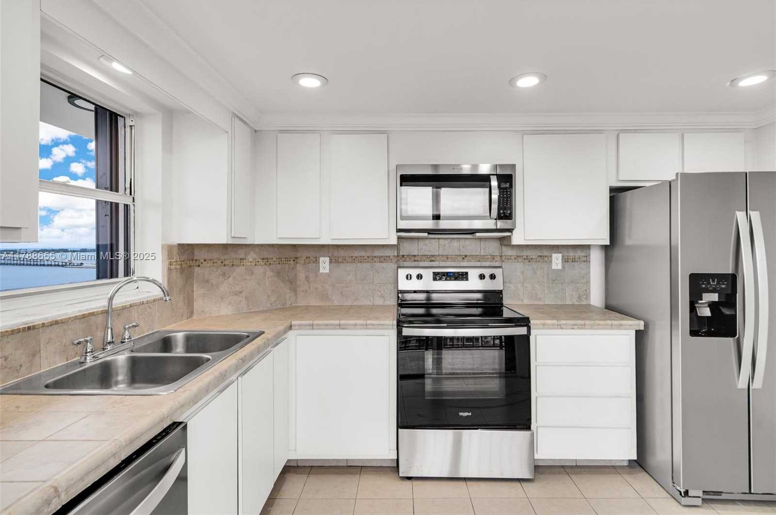 Small Image of 2333 BRICKELL AVE #1717, Miami Number 9
