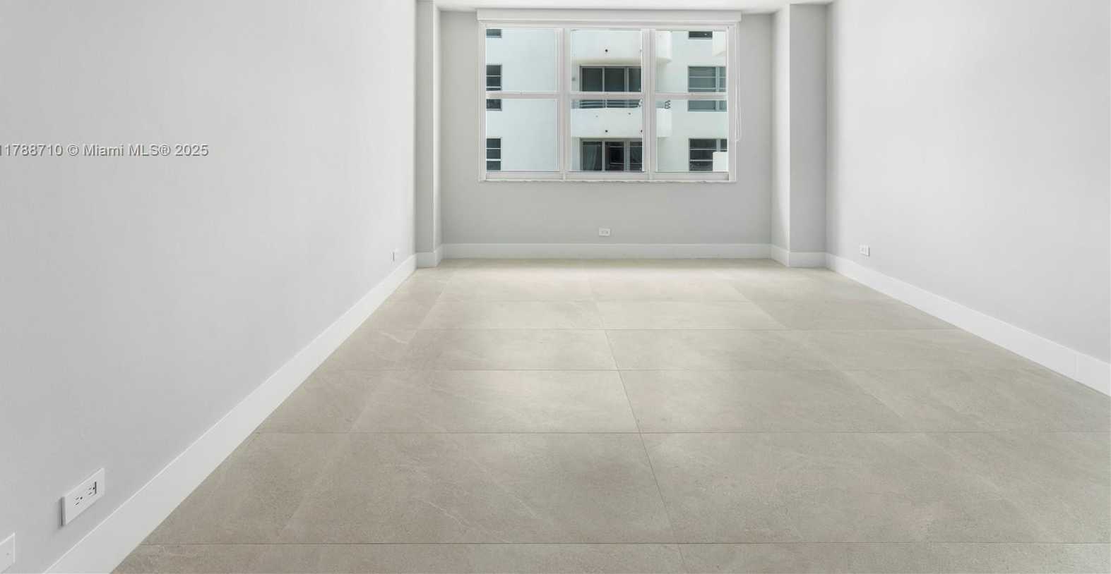 Small Image of 5601 #1112A, Miami Beach Number 12