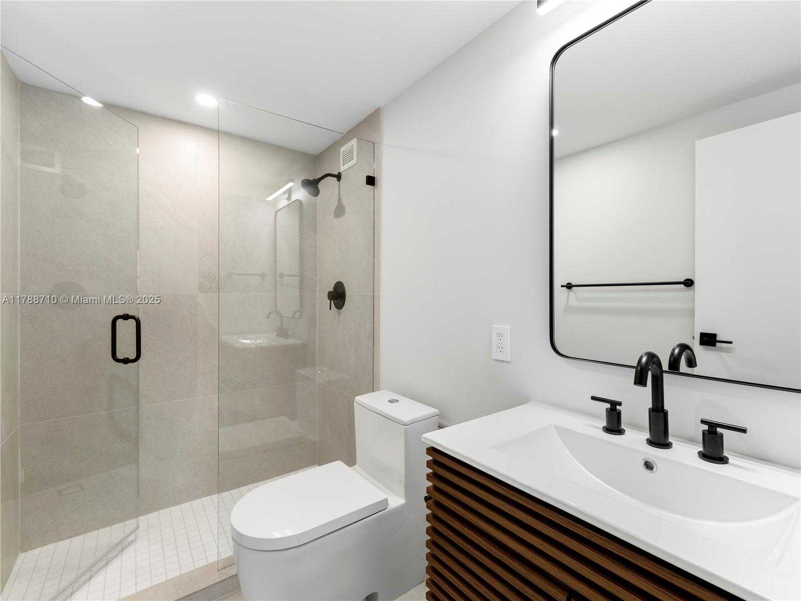 Small Image of 5601 #1112A, Miami Beach Number 14
