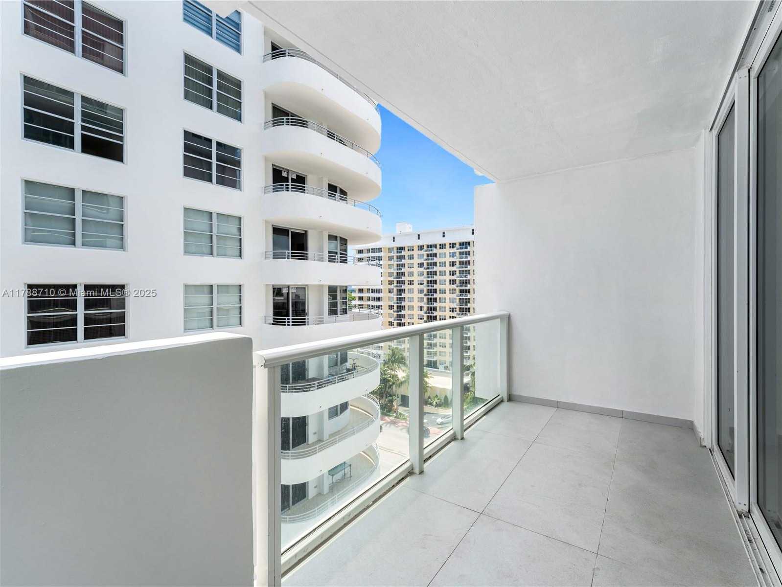 Small Image of 5601 #1112A, Miami Beach Number 16