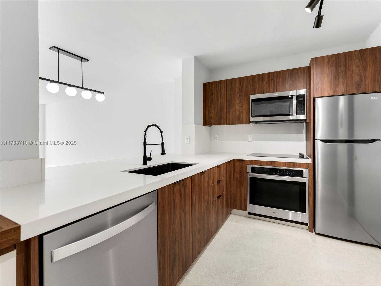Small Image of 5601 #1112A, Miami Beach Number 3
