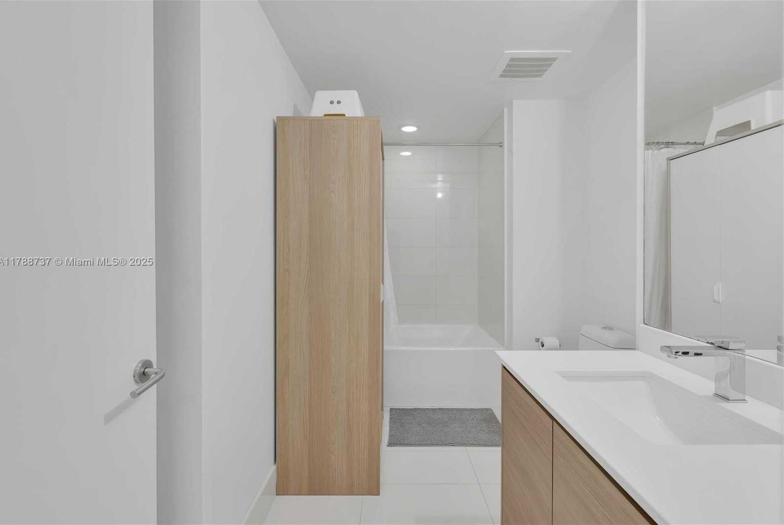 Small Image of 460 NORTH EAST 28TH ST #3703, Miami Number 23