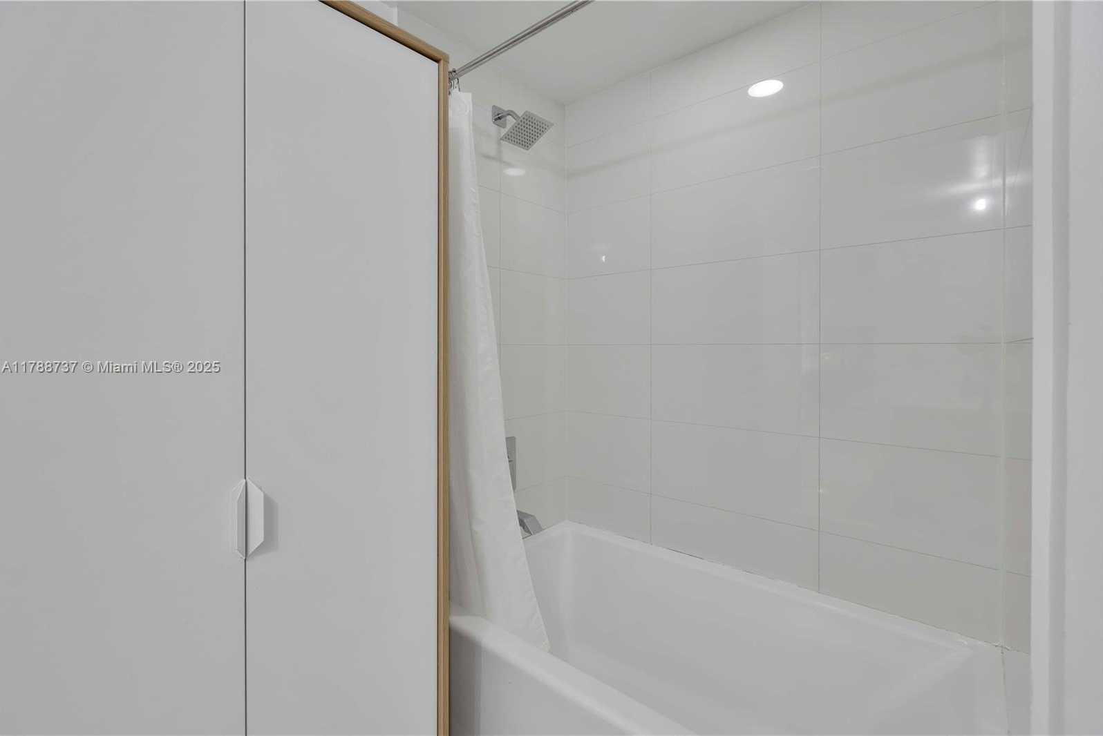 Small Image of 460 NORTH EAST 28TH ST #3703, Miami Number 24