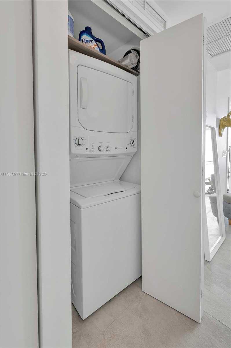 Small Image of 460 NORTH EAST 28TH ST #3703, Miami Number 25