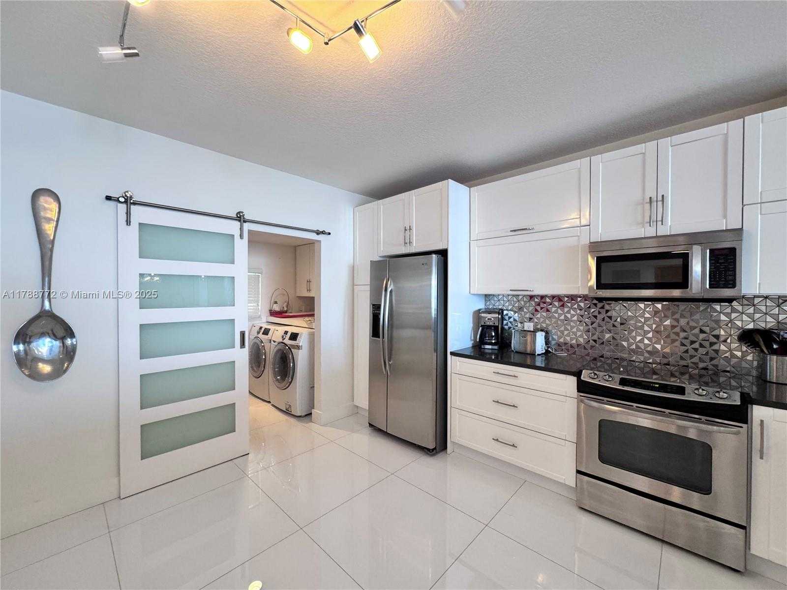 Small Image of 17050 NORTH BAY RD #605, Sunny Isles Beach Number 3
