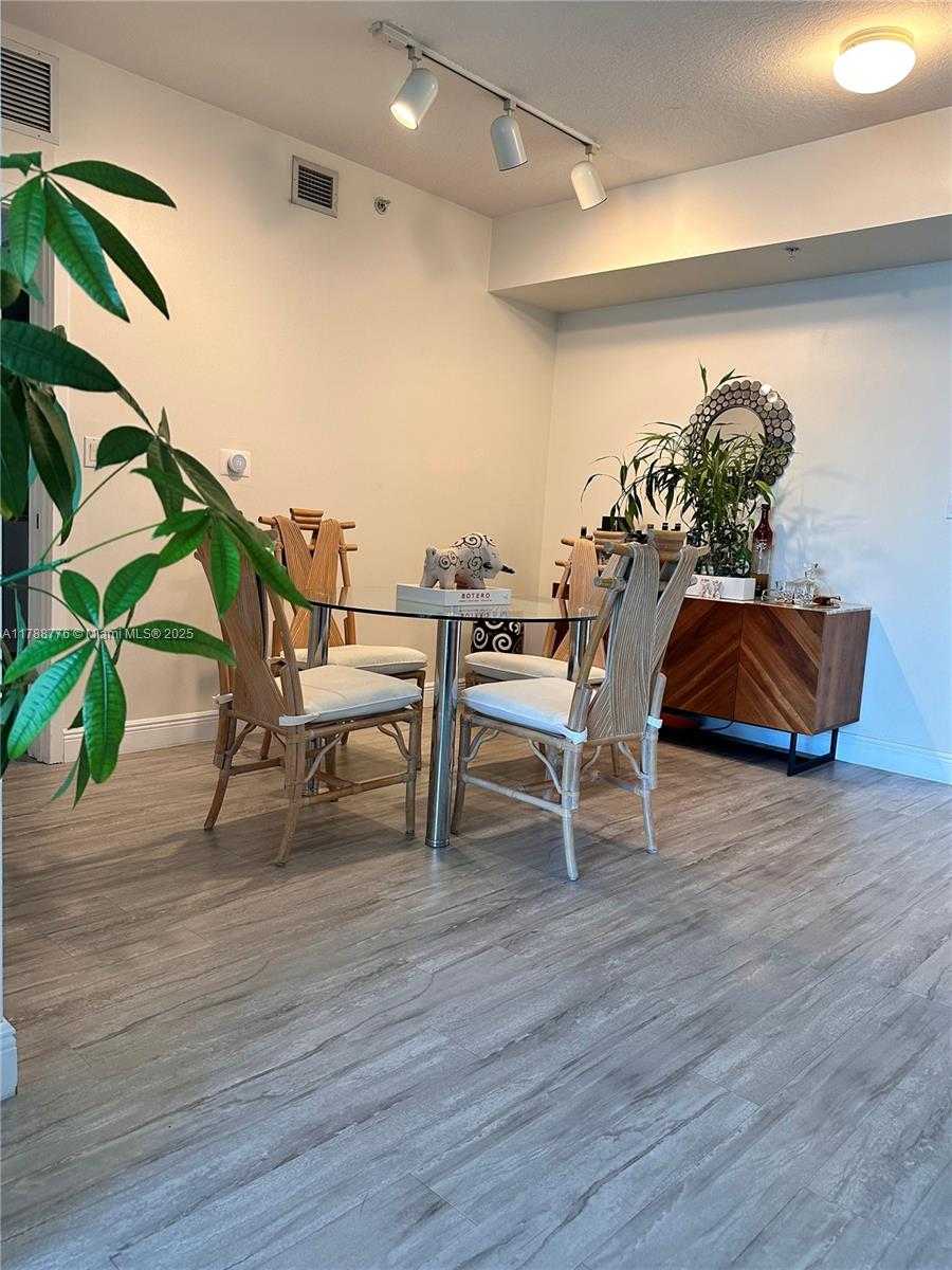 Small Image of 325 SOUTH BISCAYNE BLVD #2322, Miami Number 11
