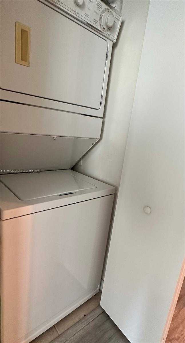 Small Image of 325 SOUTH BISCAYNE BLVD #2322, Miami Number 13