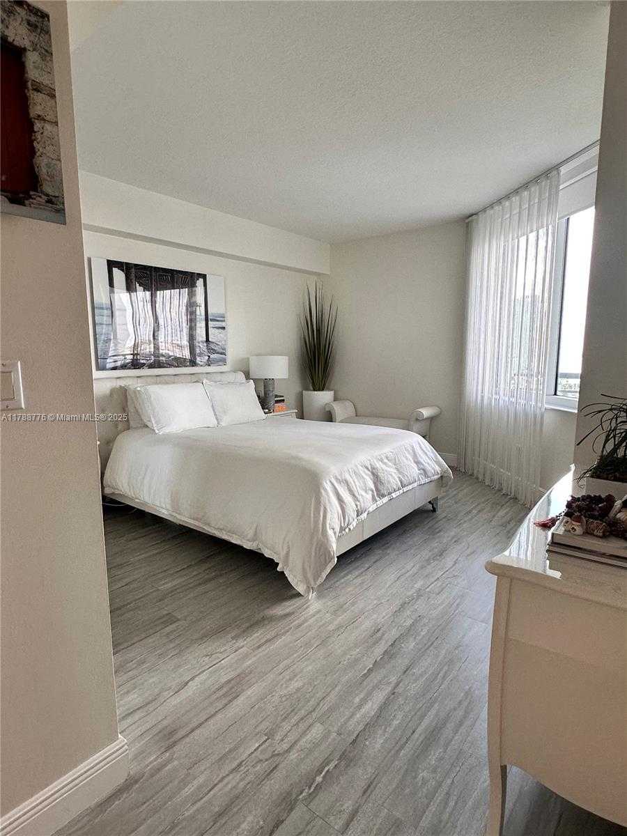 Small Image of 325 SOUTH BISCAYNE BLVD #2322, Miami Number 15