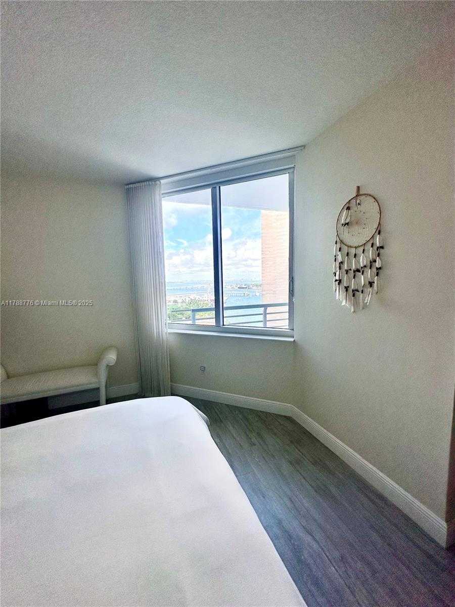 Small Image of 325 SOUTH BISCAYNE BLVD #2322, Miami Number 18