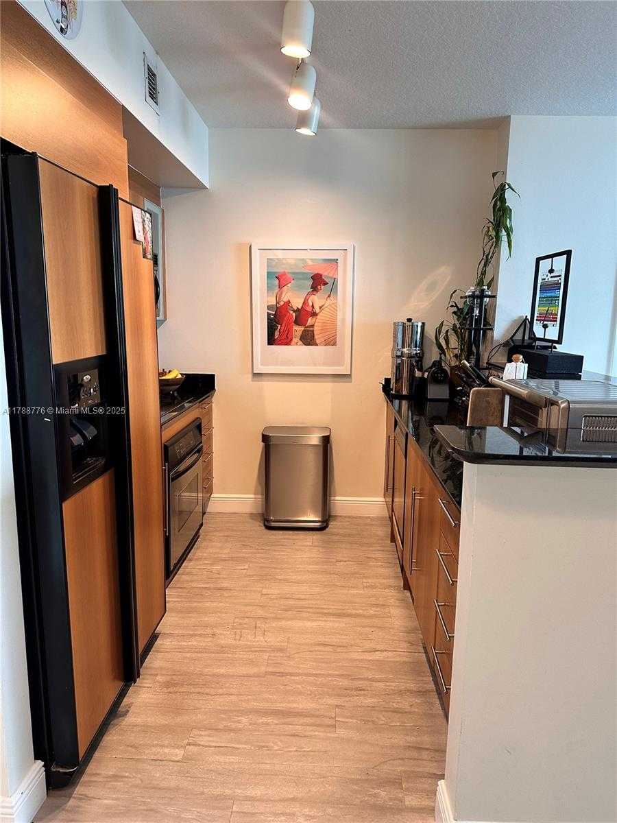 Small Image of 325 SOUTH BISCAYNE BLVD #2322, Miami Number 3
