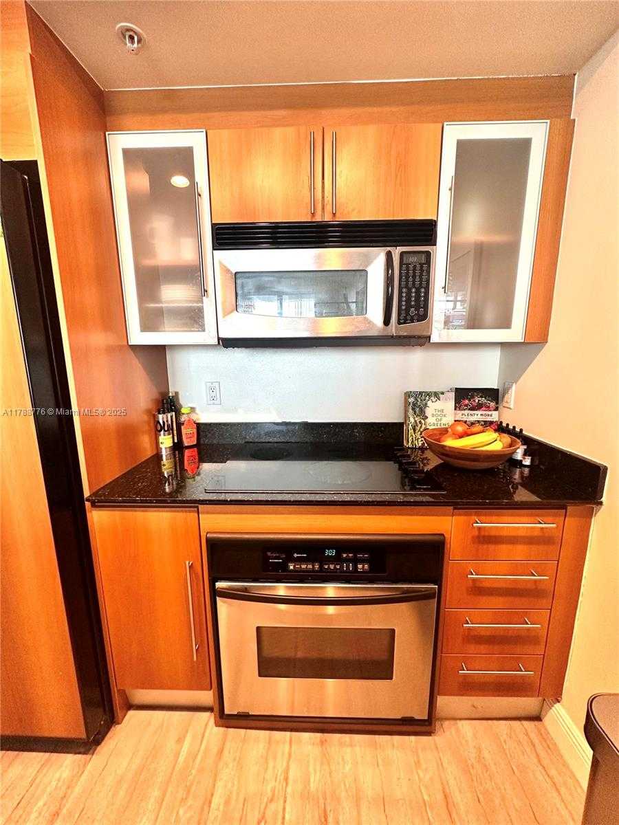 Small Image of 325 SOUTH BISCAYNE BLVD #2322, Miami Number 4