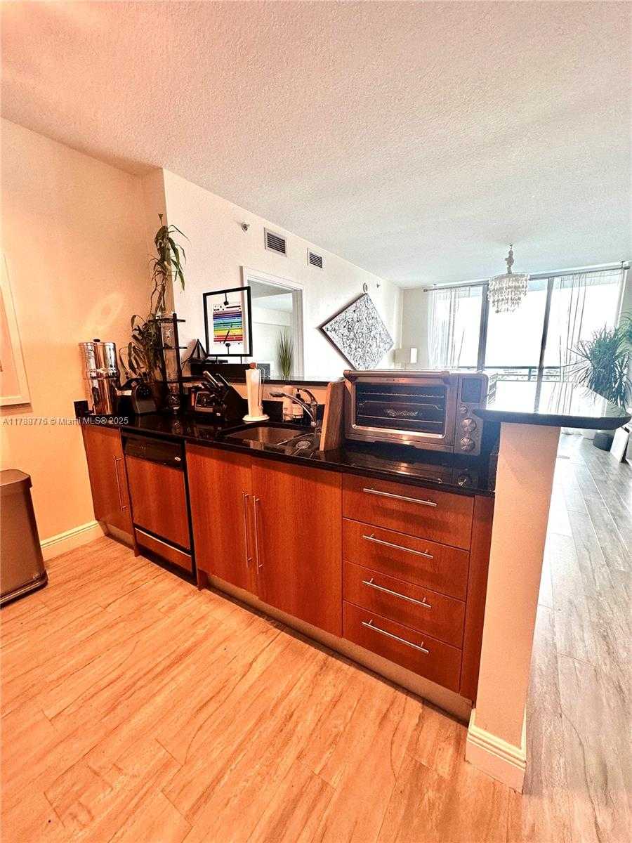 Small Image of 325 SOUTH BISCAYNE BLVD #2322, Miami Number 5