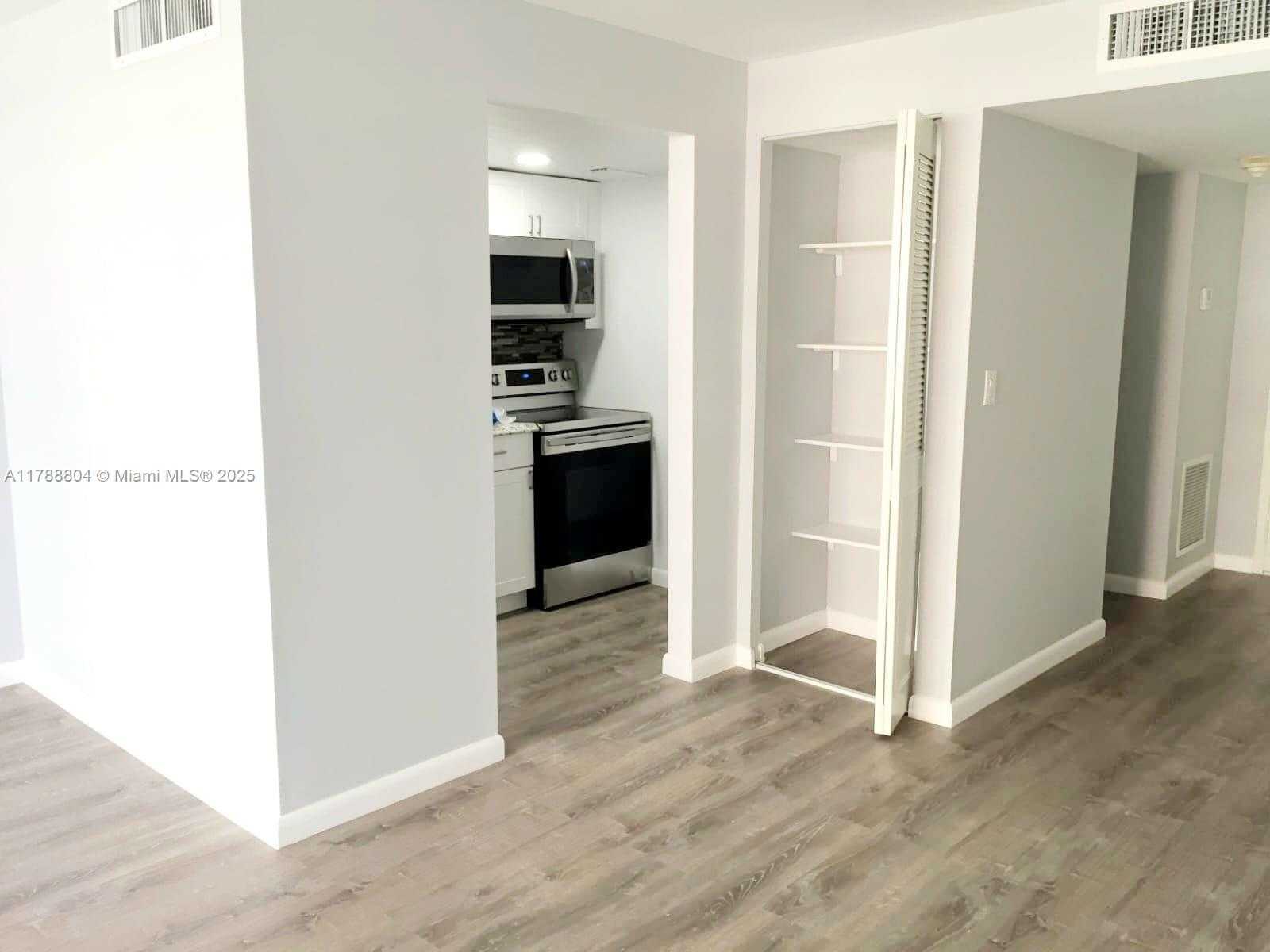 Small Image of 250 174TH ST #510, Sunny Isles Beach Number 4