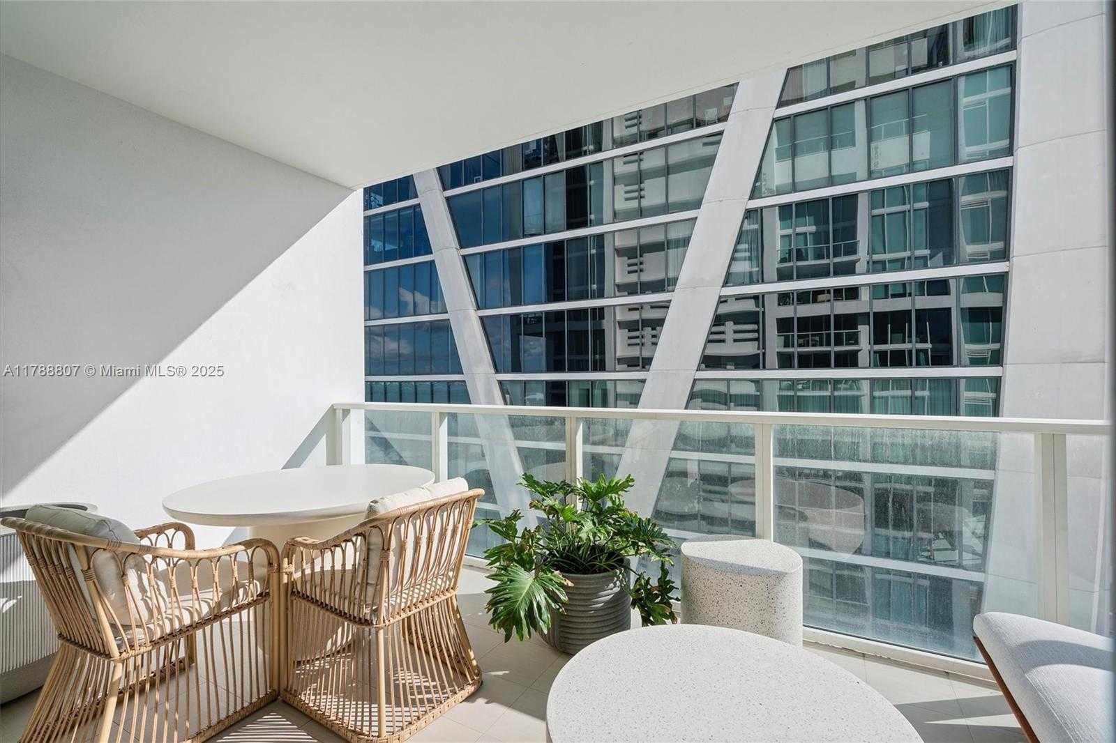Small Image of 1040 BISCAYNE BLVD #3908, Miami Number 14