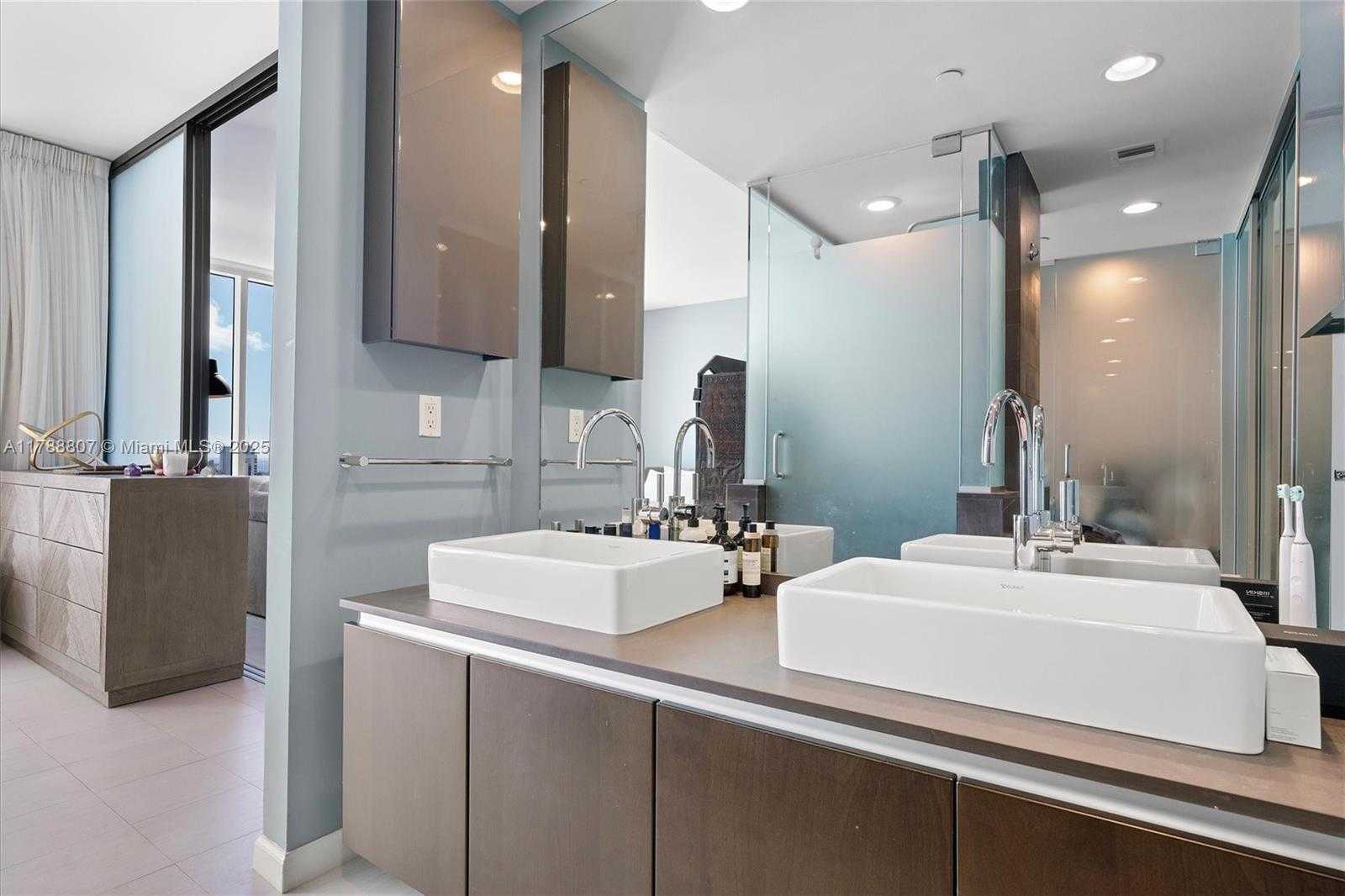 Small Image of 1040 BISCAYNE BLVD #3908, Miami Number 15