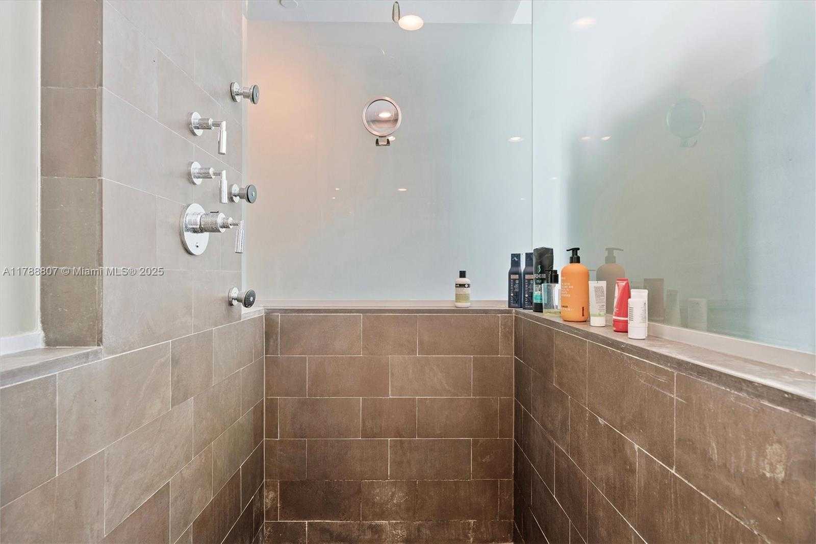 Small Image of 1040 BISCAYNE BLVD #3908, Miami Number 16