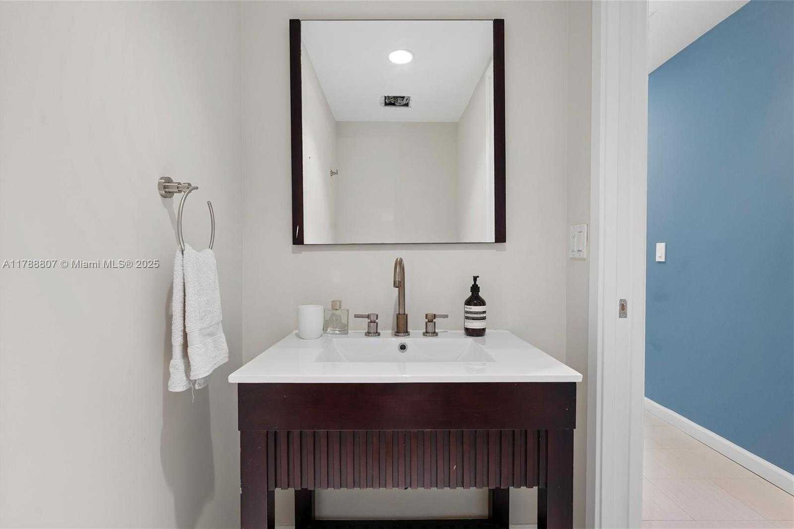 Small Image of 1040 BISCAYNE BLVD #3908, Miami Number 18