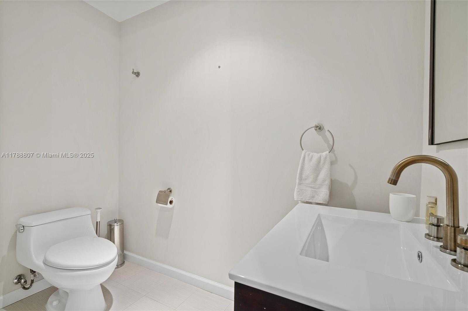 Small Image of 1040 BISCAYNE BLVD #3908, Miami Number 19