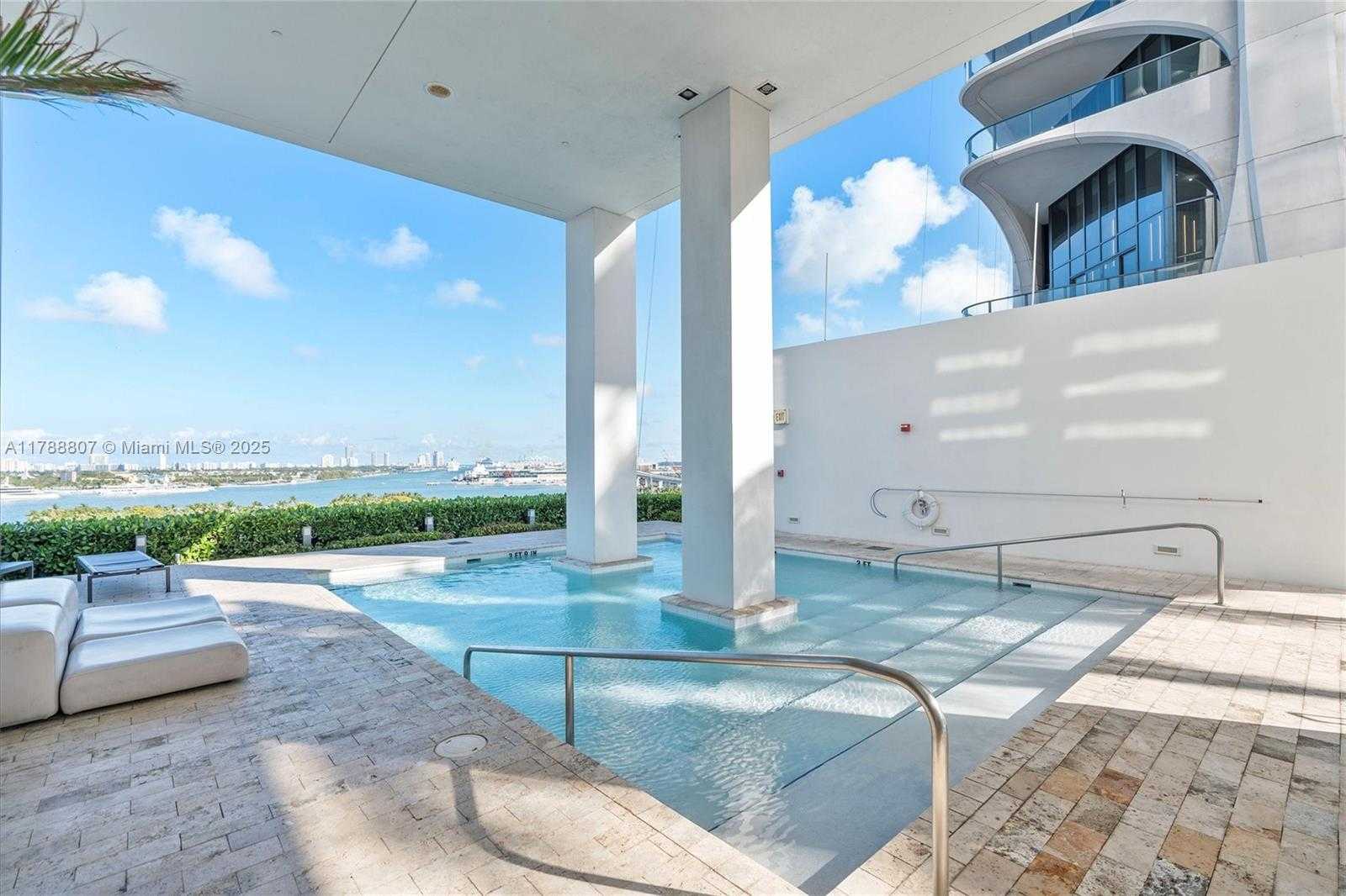 Small Image of 1040 BISCAYNE BLVD #3908, Miami Number 2