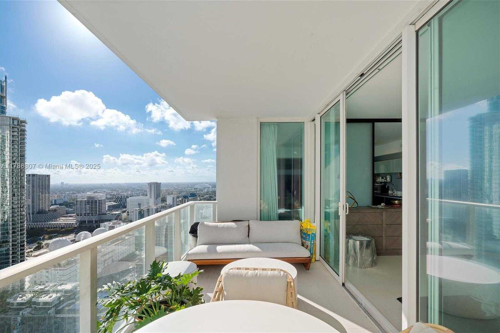 Small Image of 1040 BISCAYNE BLVD #3908, Miami Number 20