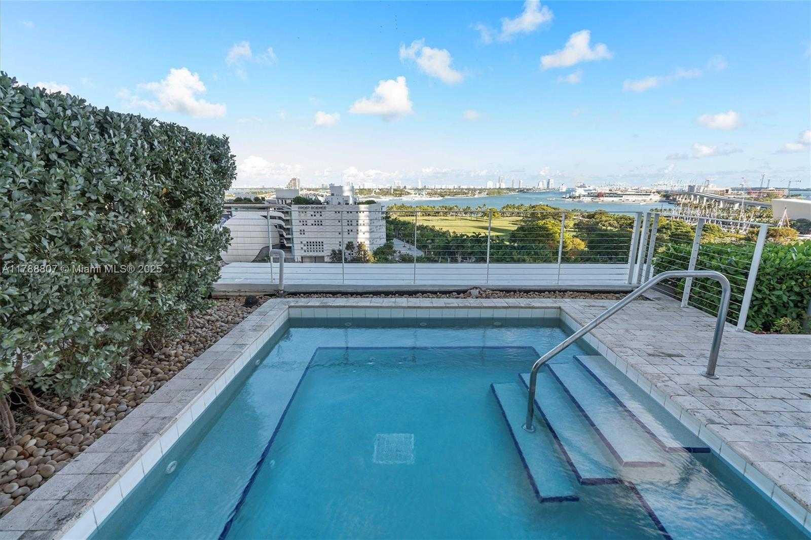 Small Image of 1040 BISCAYNE BLVD #3908, Miami Number 21