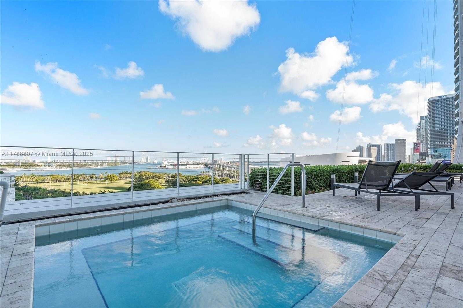 Small Image of 1040 BISCAYNE BLVD #3908, Miami Number 25