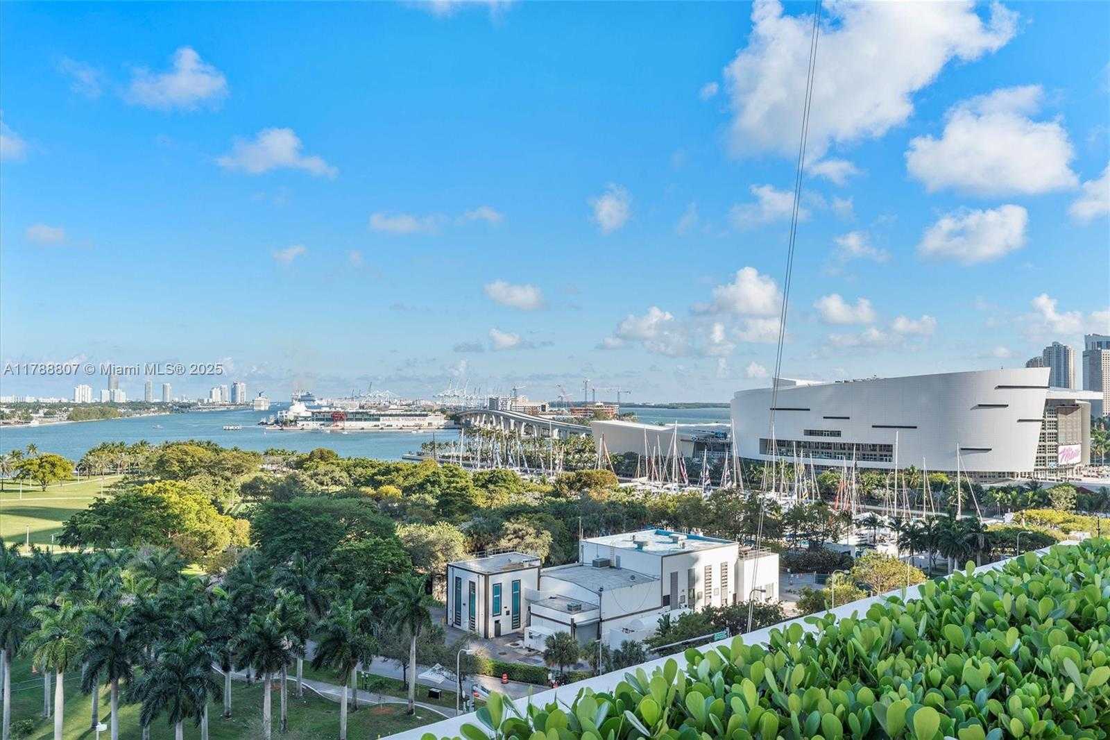 Small Image of 1040 BISCAYNE BLVD #3908, Miami Number 26