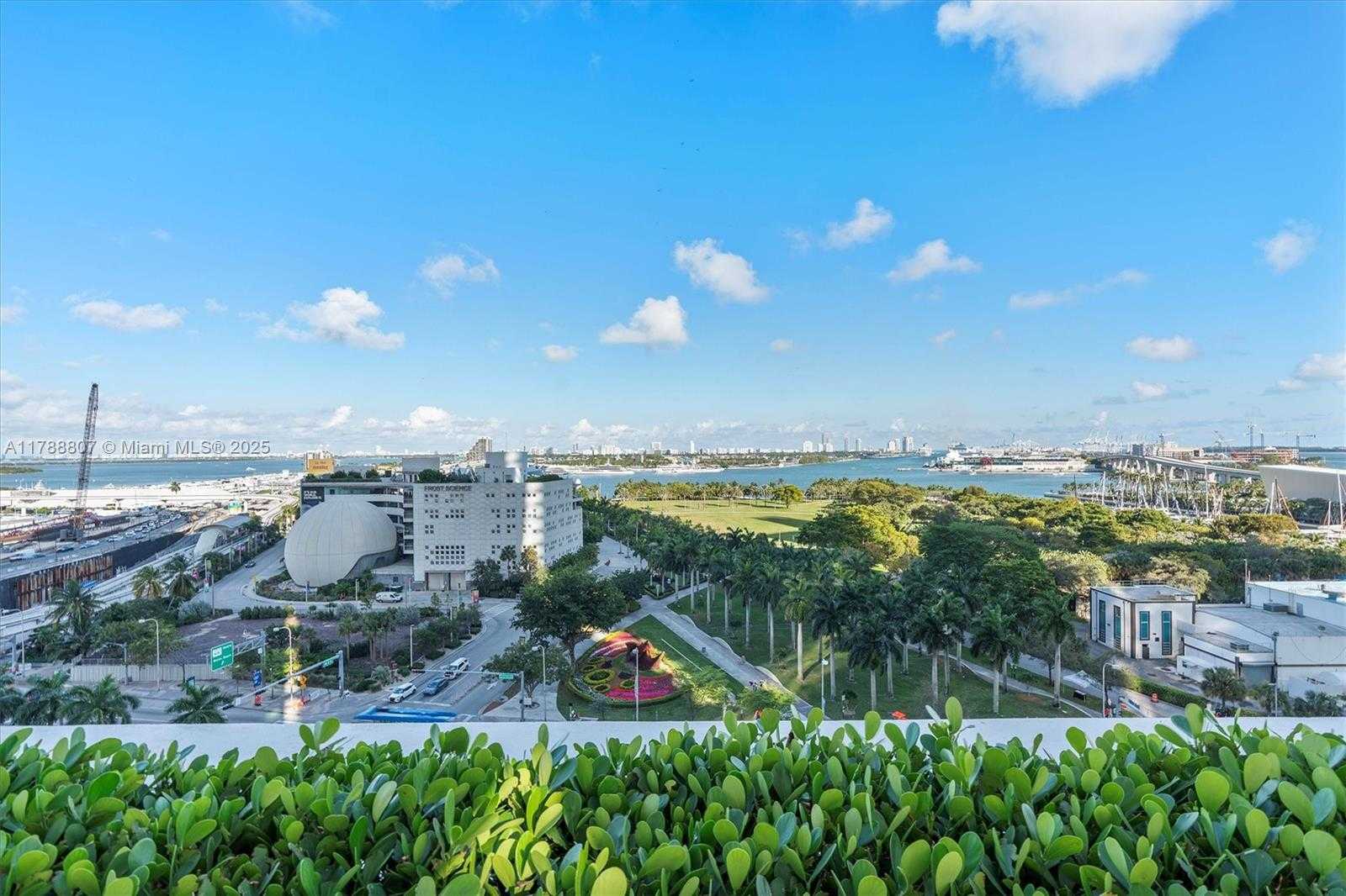 Small Image of 1040 BISCAYNE BLVD #3908, Miami Number 27