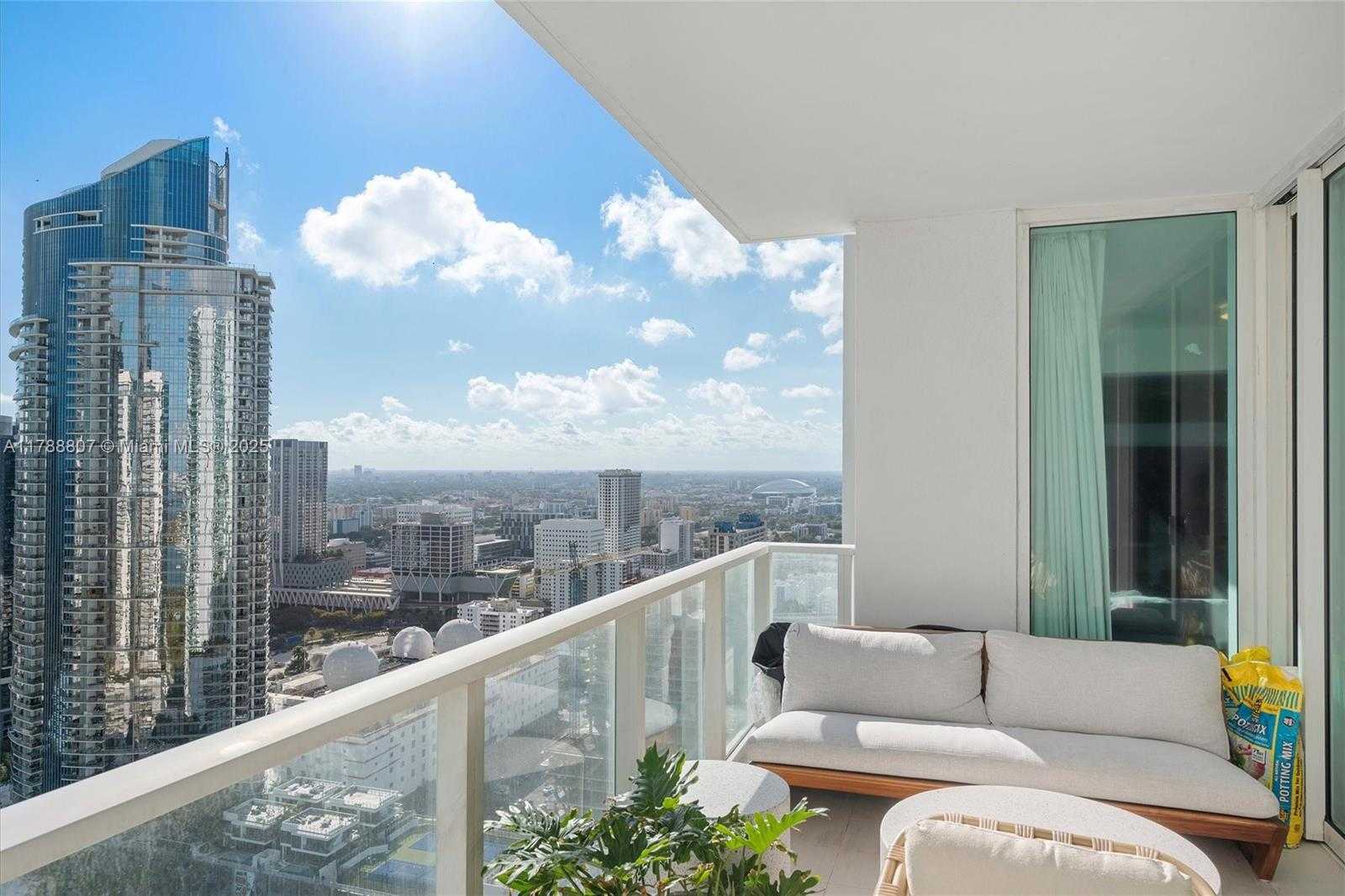 Small Image of 1040 BISCAYNE BLVD #3908, Miami Number 3