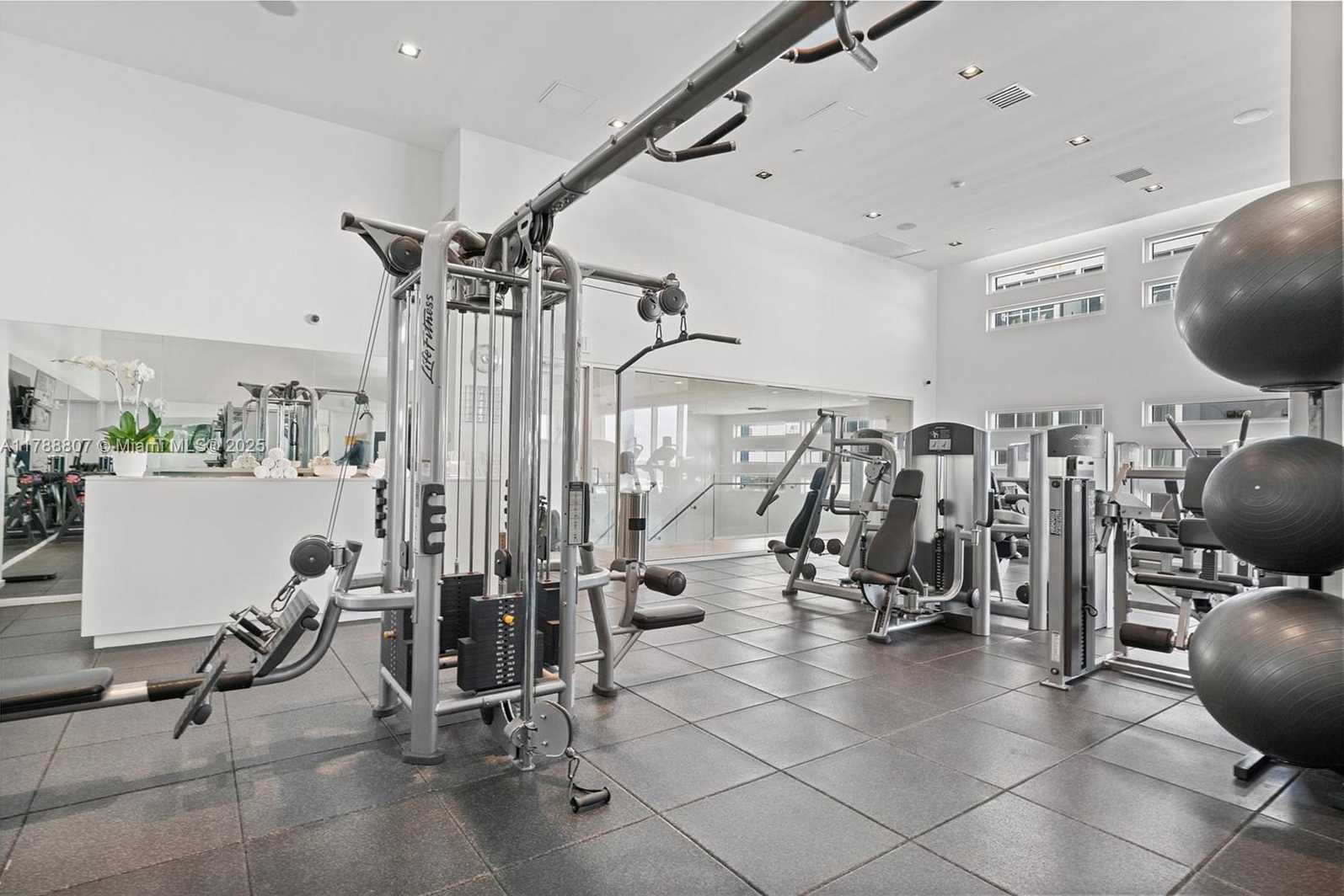 Small Image of 1040 BISCAYNE BLVD #3908, Miami Number 30