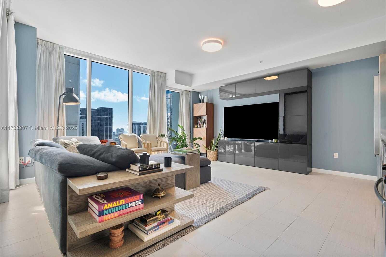 Small Image of 1040 BISCAYNE BLVD #3908, Miami Number 4