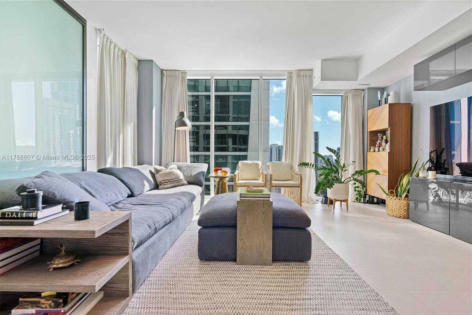 Small Image of 1040 BISCAYNE BLVD #3908, Miami Number 5