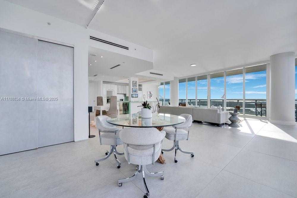 Small Image of 100 SOUTH POINTE DR #3601, Miami Beach Number 10