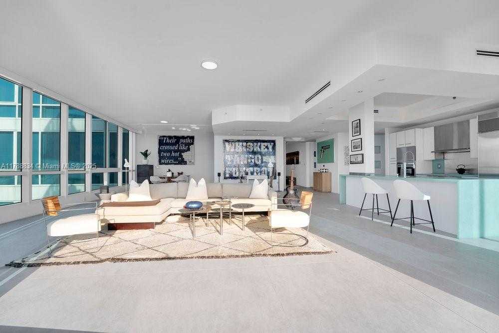 Small Image of 100 SOUTH POINTE DR #3601, Miami Beach Number 14