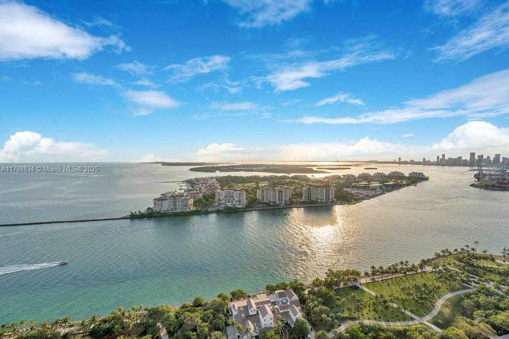 Small Image of 100 SOUTH POINTE DR #3601, Miami Beach Number 15