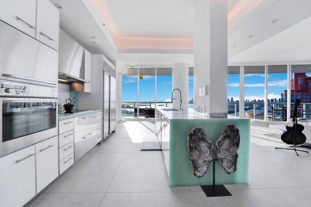 Small Image of 100 SOUTH POINTE DR #3601, Miami Beach Number 25