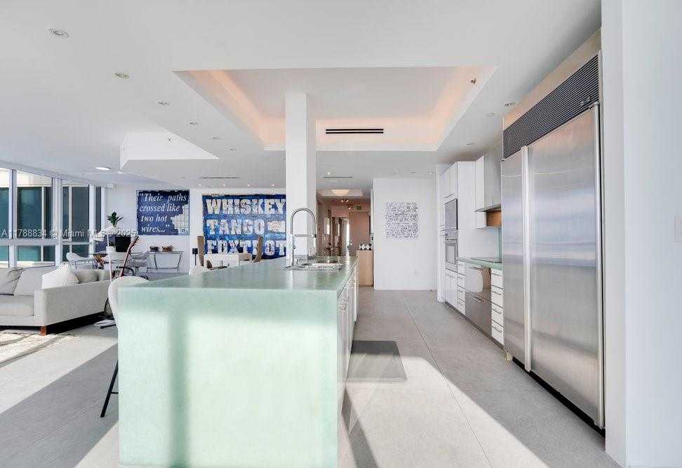 Small Image of 100 SOUTH POINTE DR #3601, Miami Beach Number 29