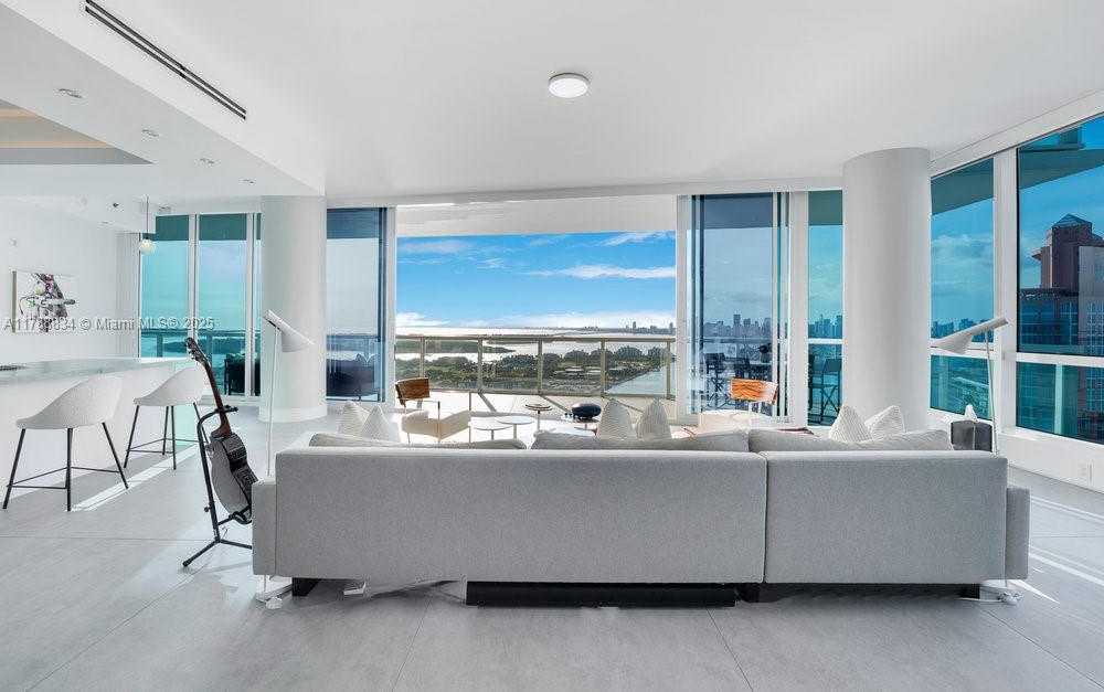 Small Image of 100 SOUTH POINTE DR #3601, Miami Beach Number 3