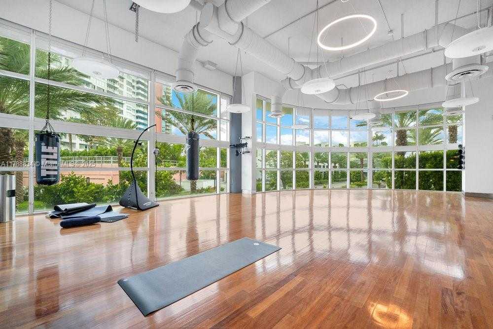 Small Image of 100 SOUTH POINTE DR #3601, Miami Beach Number 46
