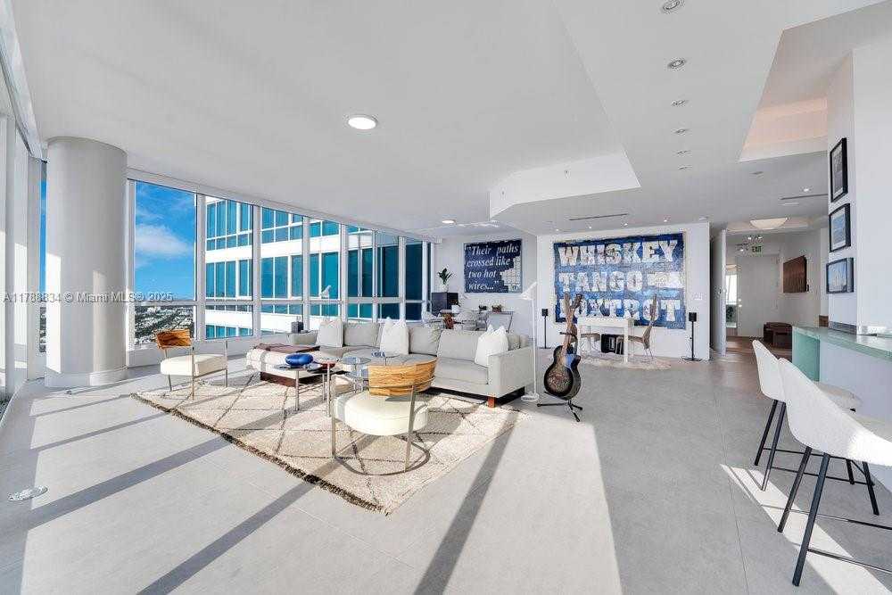 Small Image of 100 SOUTH POINTE DR #3601, Miami Beach Number 6
