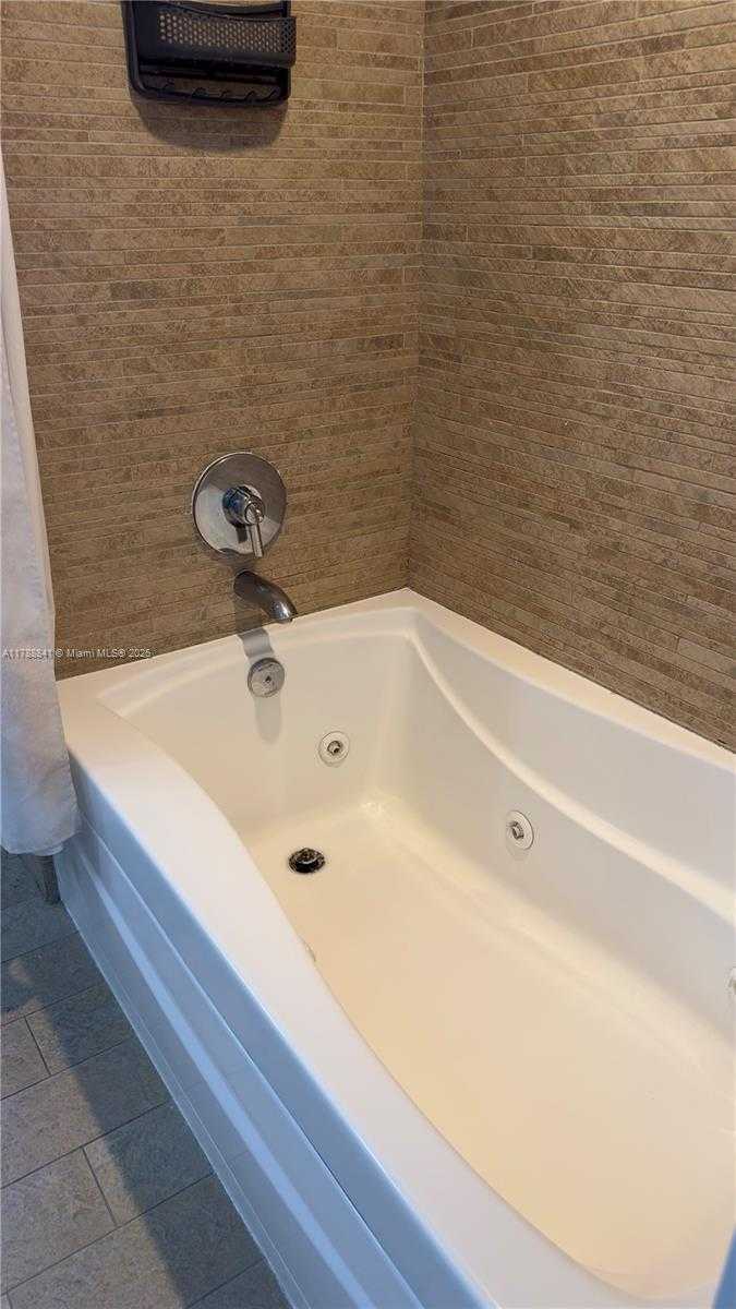 Small Image of 50 BISCAYNE BLVD #812, Miami Number 50